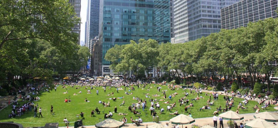 Bryant Park Plays Host to a Festive Outdoor Party All Year Round Bryant Park Plays Host to a Festive Outdoor Party All Year Round